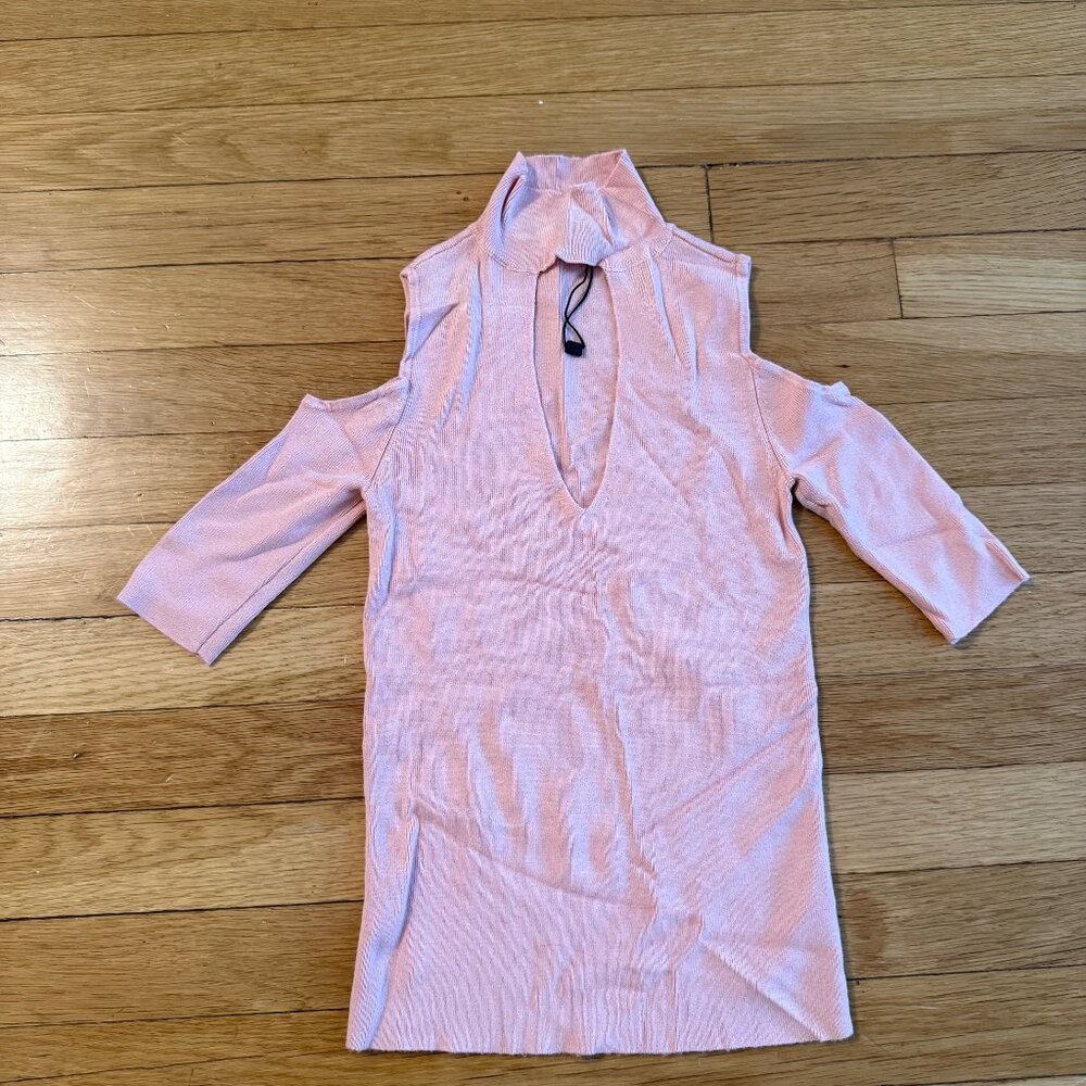 EXPRESS Light Pink XS Cut-out V & Shoulder Top